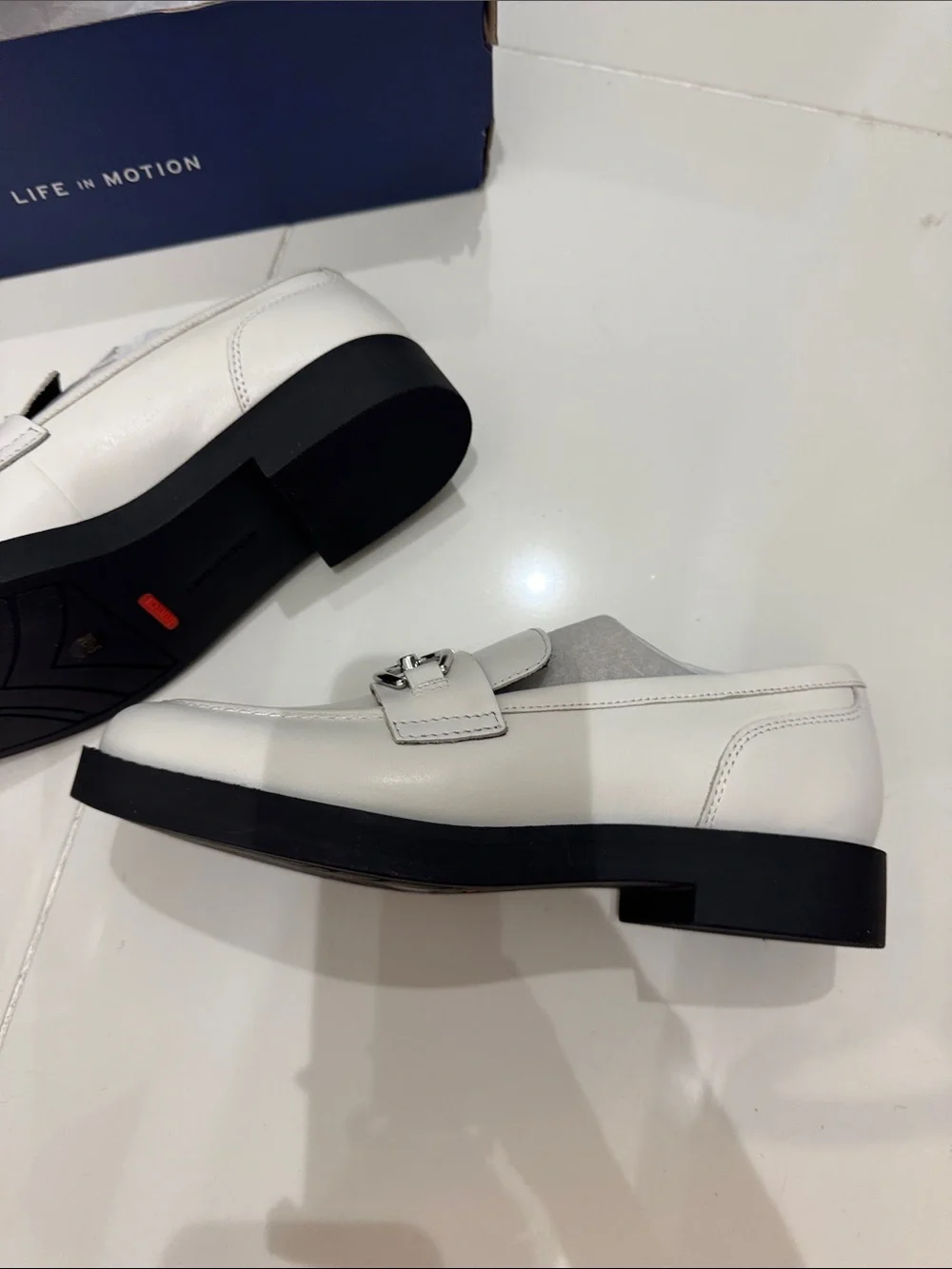 Rockport Cream Leather Loafers with Silver Buckle